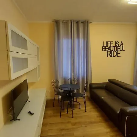 Glam Luxury Lorenzo בית הארחה